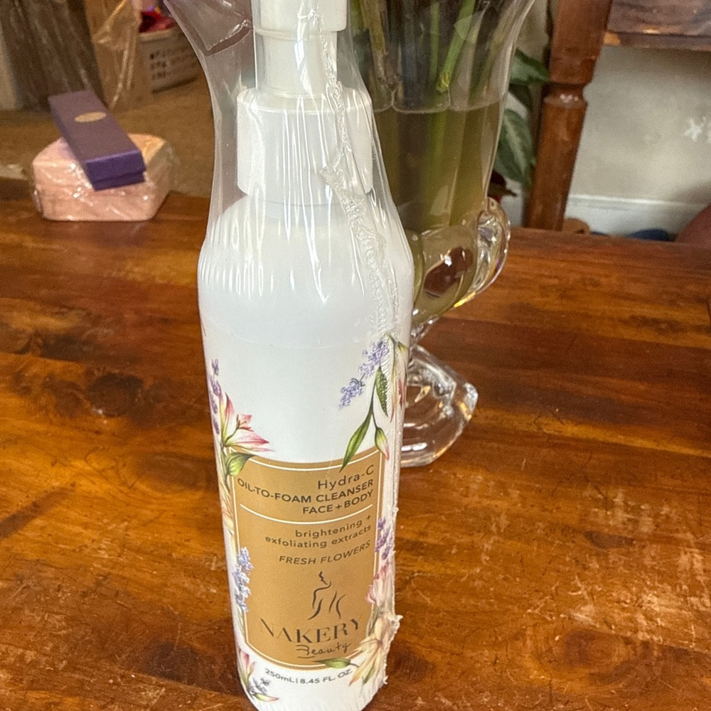 Nakery Beauty Hydra-C Oil-to-Foam Cleanser